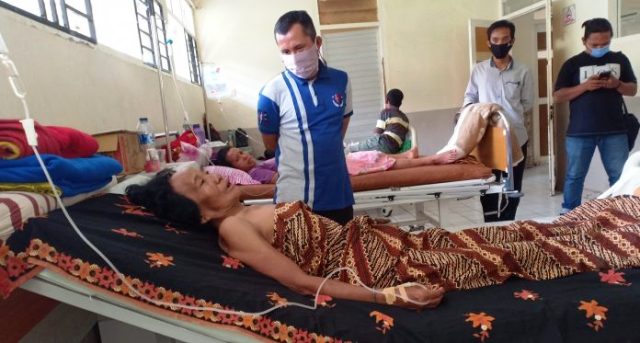 Nenek Yusnidar Penderita Hernia Pasca Operasi