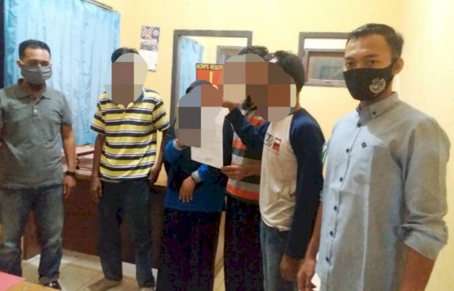 Tak Puas dengan Suaminya, Perempuan di Merangin Ini "Main" dengan 2 Pria Sekaligus