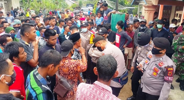 Warga Sumber Agung Tuntut Kades Mengundurkan Diri Dari Jabatannya