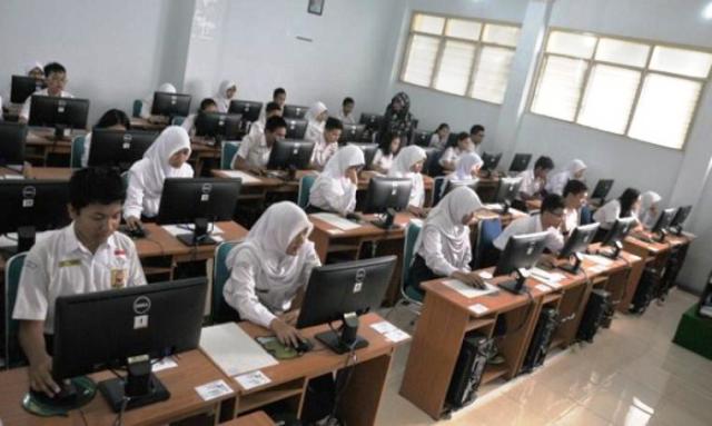 Siswa Merangin Ujian Secara Online dan Offline