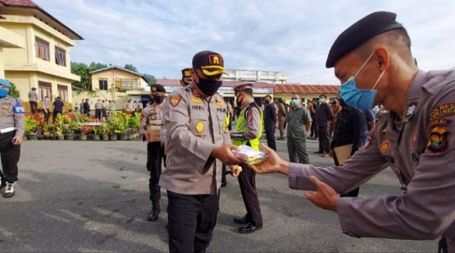 Kapolres Kerinci Pimpin Apel Pendistribusian Paket dan Suplemen Makanan Untuk Personil Kerinci