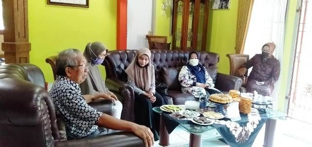 Reuni Ratu Munawarrah Dengan Keluarga Manap