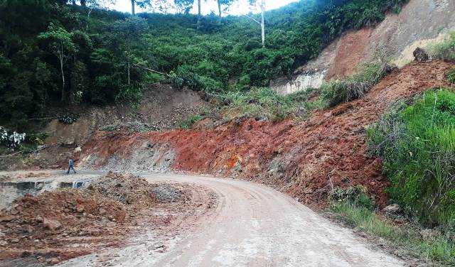 Longsor KM 11 Jalur Puncak Sungai Penuh - Tapan Sudah Bisa Dilewati