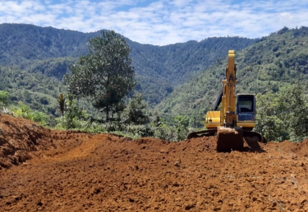 Setelah Ditutup Kawat Berduri, Jalan Komplek Kantor Bupati Kerinci Dibersihkan