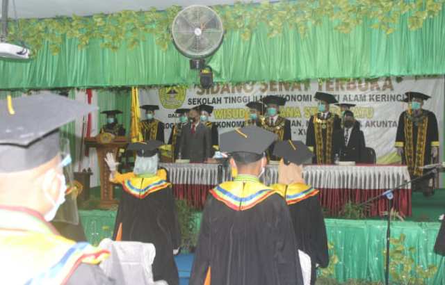 Wisuda Mahasiswa STIE SAK ke-17 Berjalan Lancar