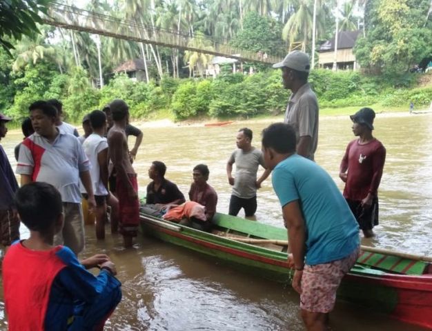 Naas!!! Warga Desa Teluk Kecimbung Tewas Terjun dari Jembatan Gantung