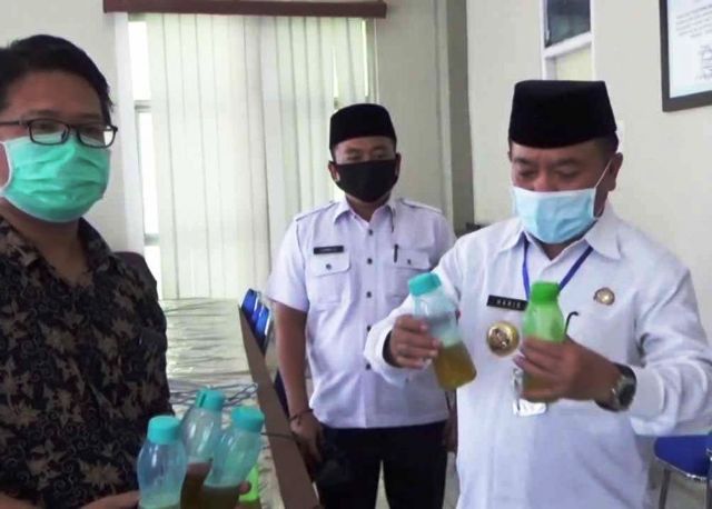 Ramuan Daun Sungkai Di Siapkan Al Haris Untuk 2 Jurnalis Positif Covid-19