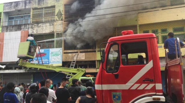 Ruko di Gang Siku Kota Jambi Terbakar