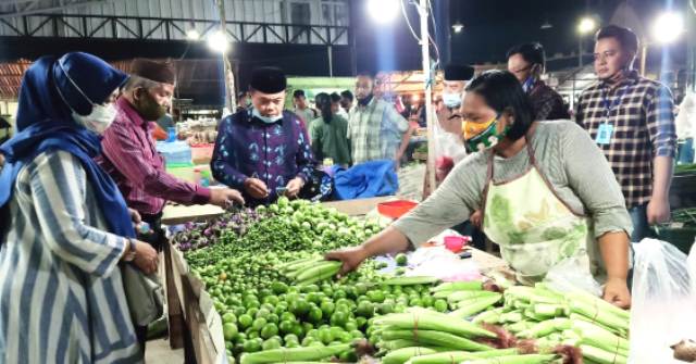 Tengah Malam Haris Blusukan ke Pasar Induk Talang Gulo