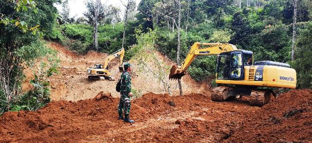 Pembangunan Jalan Antar Desa Sungai Langkap Hampir Selesai