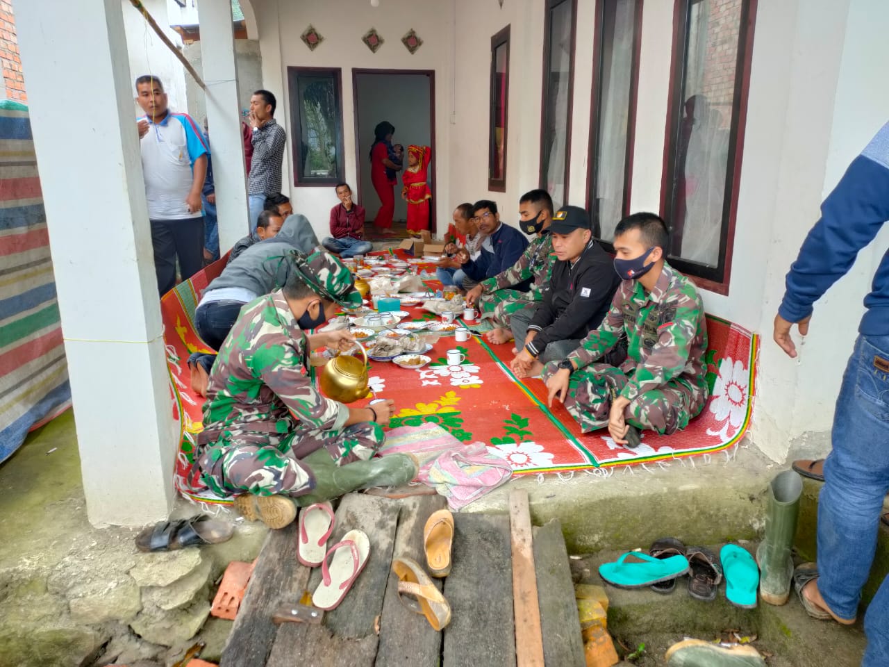 Mengintip Keakraban Satgas TMMD Kerinci dengan Warga