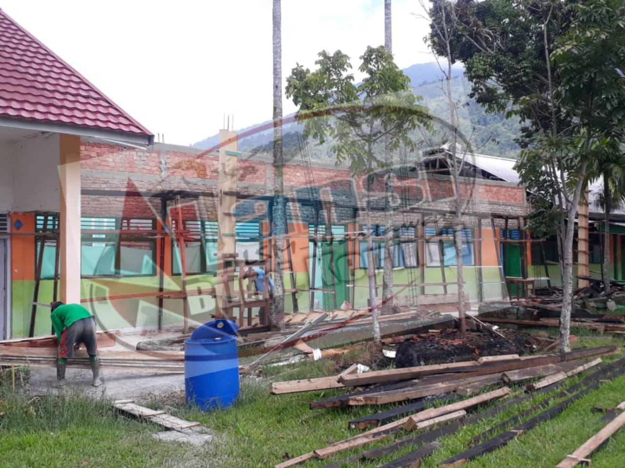 Pekerjaan di SMA 3 Kerinci Disorot