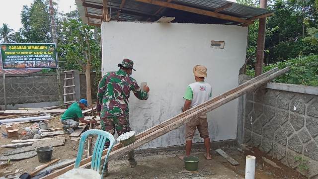 Anggota Satgas TMMD Kerinci Buru Perkerjaan Bangun MCK