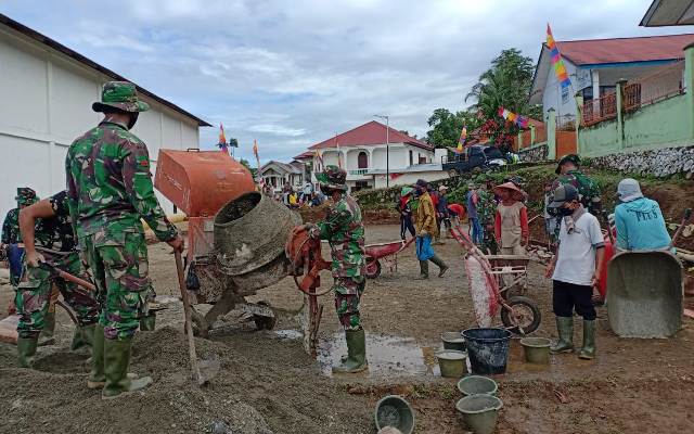 TMMD Kerinci Bantu Bangun Lapangan Bola Voli untuk Pemuda Sungai Langkap