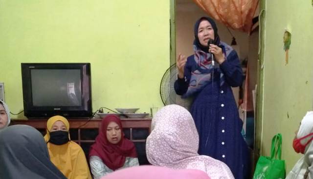 Saat Ikut Pengajian Ibu-ibu di Kota Jambi, Hesti Haris Tampil Elegan dan Sederhana