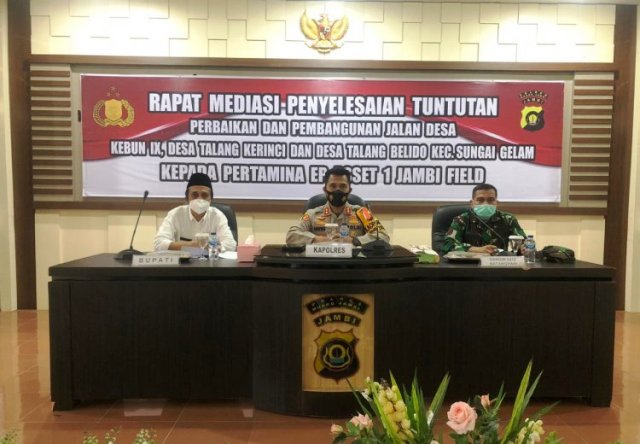 Sempat Blokir Jalan, Polres Muarojambi Fasilitasi Pertemuan Masyarakat Sungaigelam dan Pertamina