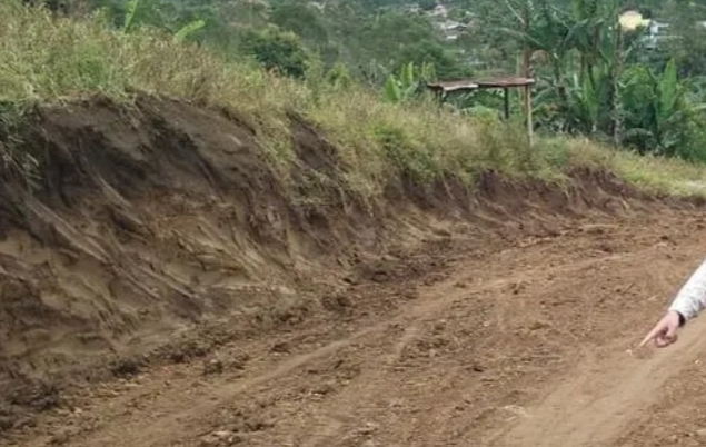 Proyek Jalan Sungai Lintang Kayu Aro Diduga Milik Oknum Anggota DPRD Kerinci