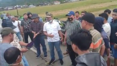 Dialog AKBP Agus Desri dengan Warga Semerap Sebelum Pemblokiran Jalan Dibuka