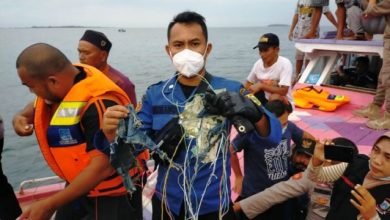 Petugas Temukan Serpihan Pesawat di Pulau Laki