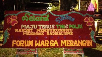 Papan Bunga Bentuk Dukungan Pembubaran FPI di Merangin
