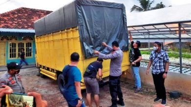 Lokasi Pengolahan dan Penimbunan Minyak Ilegal di Kota Jambi Digrebek Aparat Lokasi Pengolahan dan Penimbunan Minyak Ilegal di Kota Jambi Digrebek Aparat