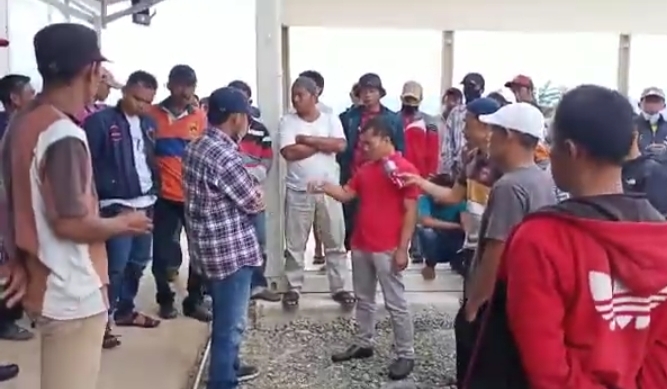 Demo Anak Jantan dan Butino Tamiai di PLTA Kerinci, Ini Tuntutannya