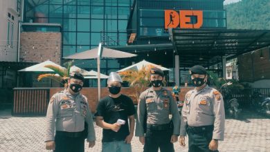 Tim Patroli Covid 19 Polres Kerinci Apresiasi Protokol Kesehatan Dej Convention Hall TIM patroli Bersama Karyawan Dej Convention Hall (Kaos Hitam)