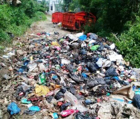 Seminggu Tidak Di Bersihkan, Tumpukan Sampah Keluarkan Aroma Tak Sedap