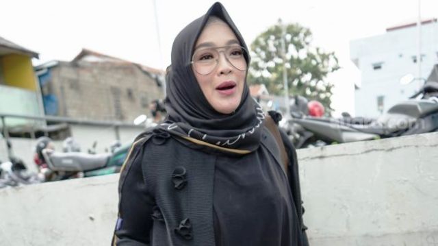 Rina Gunawan Meninggal Dunia