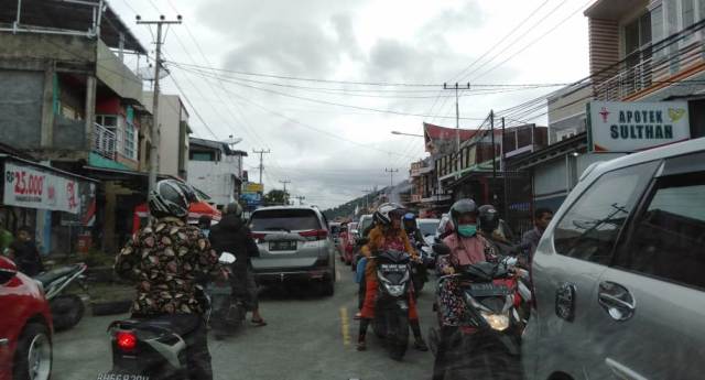 Jalan Depan Apotik Sutan Sering Macet, Penguna Jalan Mengeluh