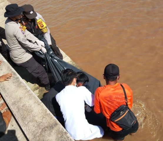 Elpani Ditemukan Mengapung di Sungai Senyerang