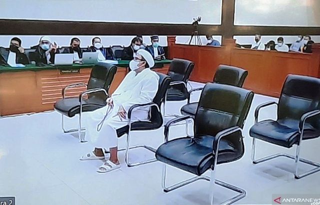 Habib Rizieq Divonis Denda Rp 20 Juta Terkait Kerumunan Megamendung