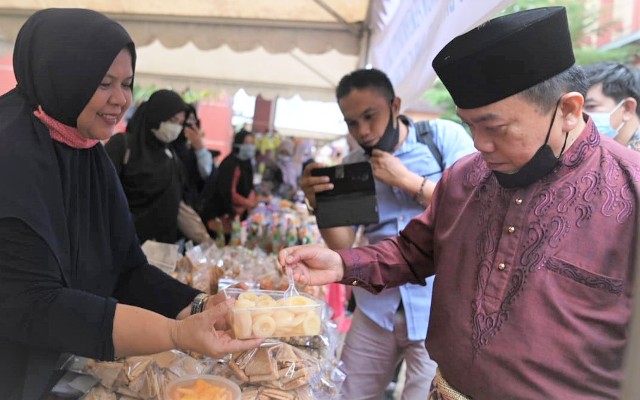 Al Haris Sempatkan Tinjau Bazaar UMKM di HUT Kota Jambi ke-75