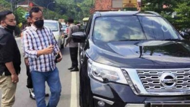 Mobil Pribadi Berpelat Dinas Polisi Disetop di Pos Penyekatan Mobil Pribadi Berpelat Dinas Polisi Disetop di Pos Penyekatan