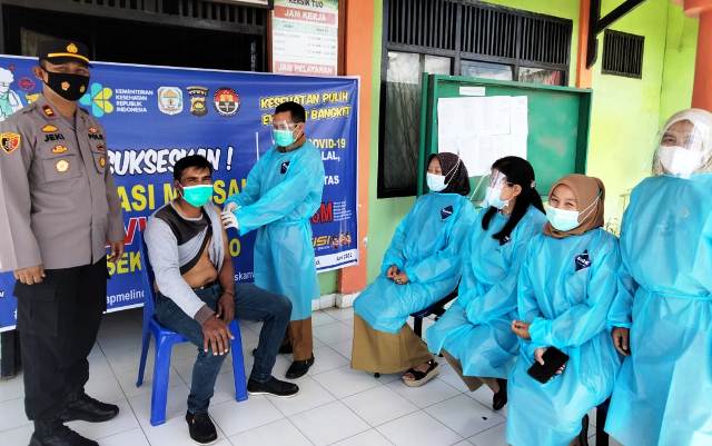 Polsek Kayu Aro Beri Edukasi Pentingnya Vaksinasi Covid-19 Bagi Masyarakat