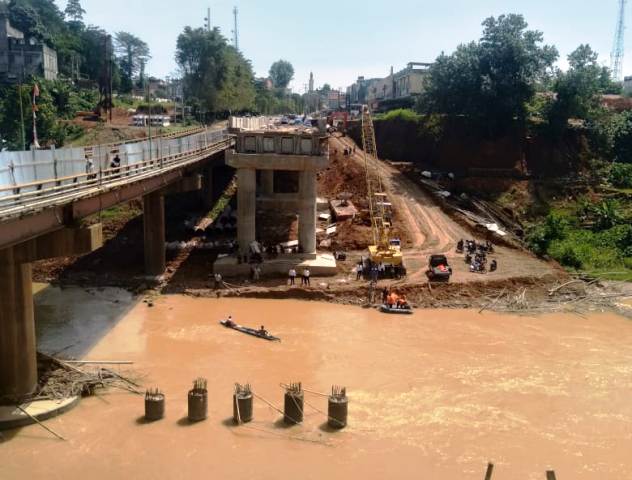 Pekerja Jembatan Tenggelam Dibawa Arus Sungai Merangin