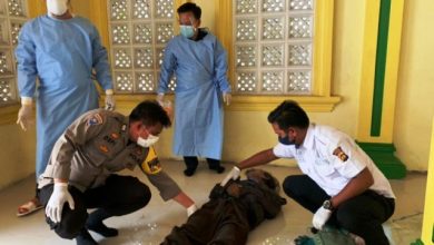 Ditemukan Mayat Tegeletak di Teras Mesjid Raya Al-Muttaqin Tungkal Ditemukan Mayat Tegeletak di Teras Mesjid Raya Al-Muttaqin Tungkal