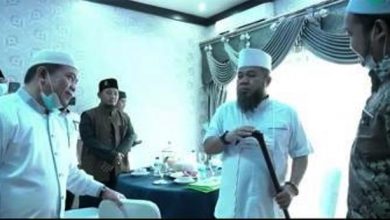 Al Haris Dapat Cinderamata Dari Helmi Hasan Wali Kota Bengkulu Al Haris Dapat Cinderamata Dari Helmi Hasan Wali Kota Bengkulu