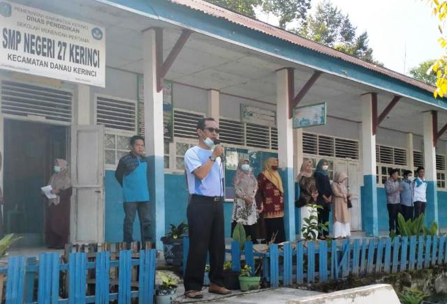 Pengambilan Rapor, SMP 27 Kerinci Tetap Patuhi Prokes Covid-19