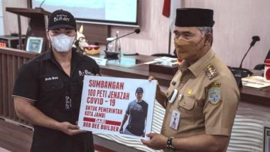 Pemkot Jambi Terima Sumbang 100 Peti Jenazah Covid-19 dari Youtuber Asal Jambi Pemkot Jambi Terima Sumbang 100 Peti Jenazah Covid-19 dari Youtuber Asal Jambi