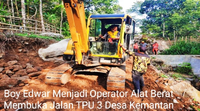 Luar Biasa, Boy Edwar Menjadi Operator Ekscavator Saat Membuka Akses Jalan TPU