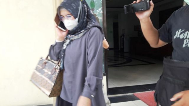 Eka Marlina Hindari Awak Media Usai Diperiksa KPK