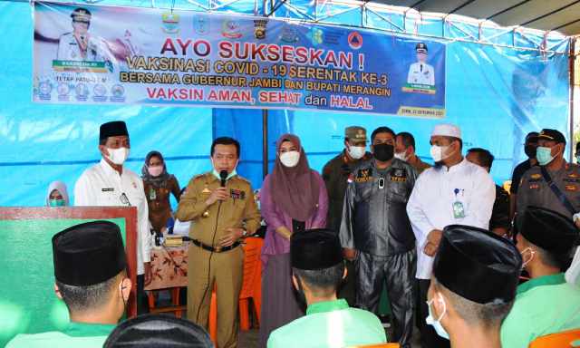 Gubernur Jambi Targetkan Bulan Desember 70 Persen Warga Merangin Sudah Divaksin