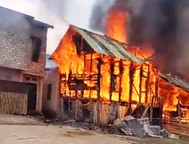 Sijago Merah Lalap Dua Rumah di Siulak