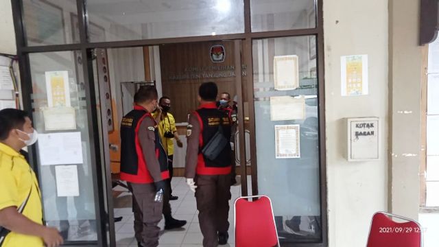 Breaking News! Jaksa Geledah Kantor KPU Tanjabtim