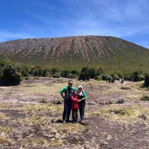 Ini Sosok Bhayangkari yang Kibarkan Bendera di Puncak Gunung Kerinci