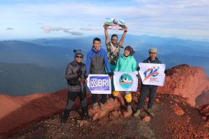 BANKIR Wanita Usia 51 Tahun Gapai Puncak Kerinci