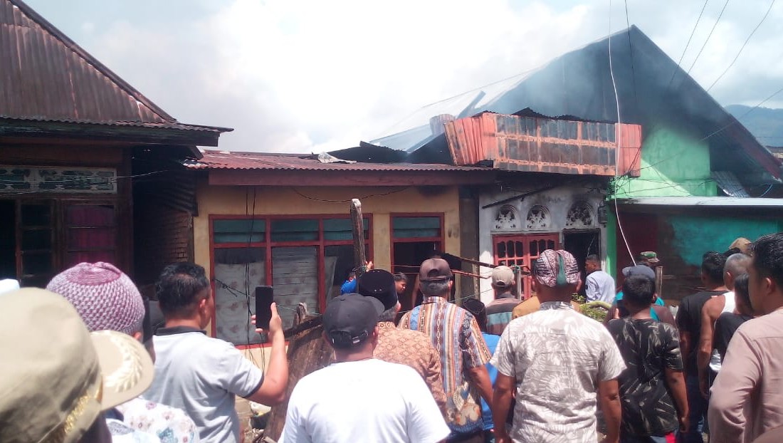 3 Rumah Warga Air Hangat Barat Kerinci Terbakar