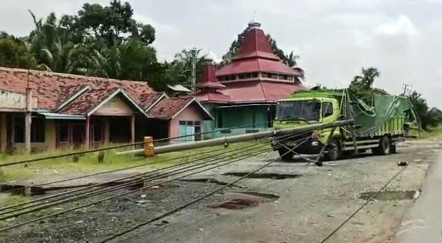 Dusun Simpang Babeko Diterjang Puting Beliung