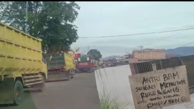 Antrian Panjang Truk di SPBU Koto Lebu Dikeluhkan